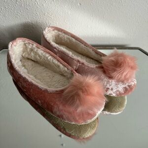 INC Baby Pink Crushed Velvet Pom Pom Tinkerbell Lounge Cozy House Slippers NEW